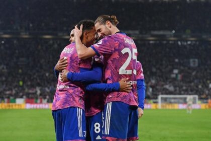 Pemain Juventus merayakan gol Danilo ke gawang Udinese pada giornata 16 Serie A 2022/2023 di Allianz Stadium, Minggu (8/1/2023) dini hari WIB. (c) Juventus FC